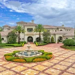 What Homeowners Near Alaqua Lakes Water Features Should Watch