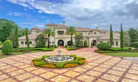 What Homeowners Near Alaqua Lakes Water Features Should Watch